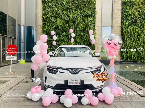 Trang trí lễ bàn giao xe ô tô điện VinFast