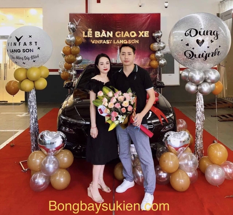 Trang trí lễ bàn giao xe vinfast đẹp lung linh