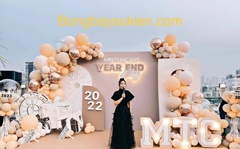 Trang trí tiệc tất niên công ty cuối năm 8