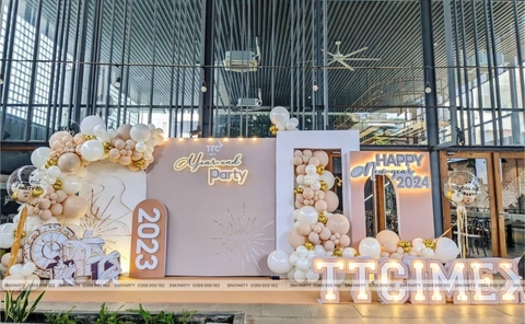 Trang trí tiệc tất niên công ty tại Hà Nội 6