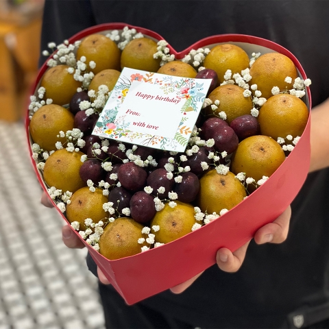 Hộp Quà Trái Tim Kiwi Và Cherry Điểm Hoa Baby HTI04