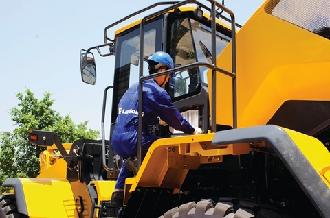 Máy xúc lật Liugong CLG835H : Lễ bàn giao và hướng dẫn khách hàng Vũng Tàu