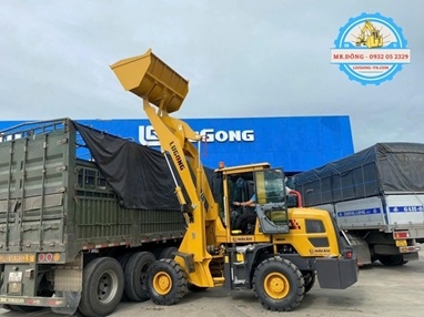 Bàn giao máy xúc lật Lugong T916 và Lugong T930E tại Ninh Thuận