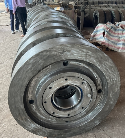 Bánh xe cửa van - Thép đúc C45 40X 65Mn