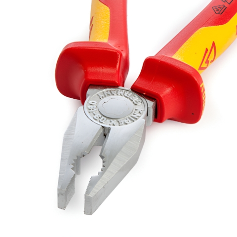 Kìm điện đa năng 160mm lưỡi cắt HRC 60, cách điện 1000V Knipex 03 06 160