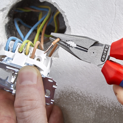 Kìm mũi nhọn cộng lực 145mm Knipex 08 22 145