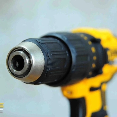 Máy khoan vặn vít pin Dewalt DCD778D2 18V