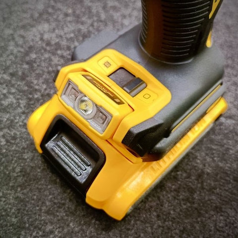 Máy khoan pin 20 có búa 90Nm Anti Rotation Dewalt DCD806N