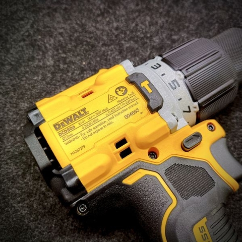 Máy khoan pin 20 có búa 90Nm Anti Rotation Dewalt DCD806N