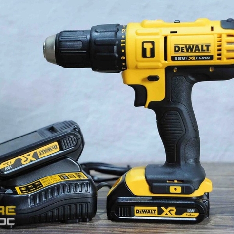 Máy khoan vặn vít pin Dewalt DCD776C2 18V