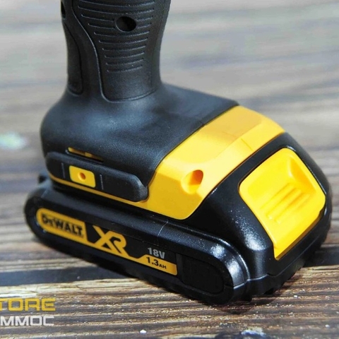 Máy khoan vặn vít pin Dewalt DCD776C2 18V