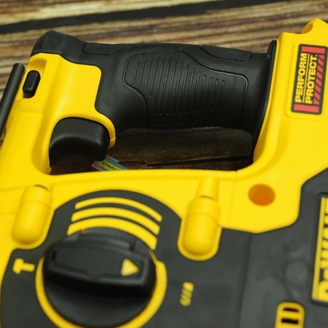 Thân Máy khoan bê tông pin Dewalt DCH253KN-KR 18V