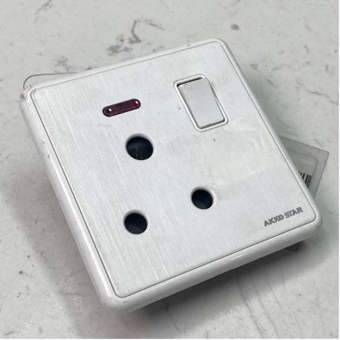 Công tắc ổ cắm 15A AKKO STAR 04072
