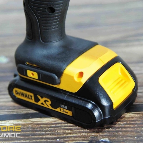 Máy khoan vặn vít pin Dewalt DCD776C2 18V