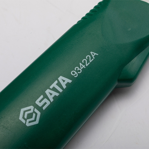 Dao rọc giấy 18mm Sata 93422A cán nhựa giá rẻ