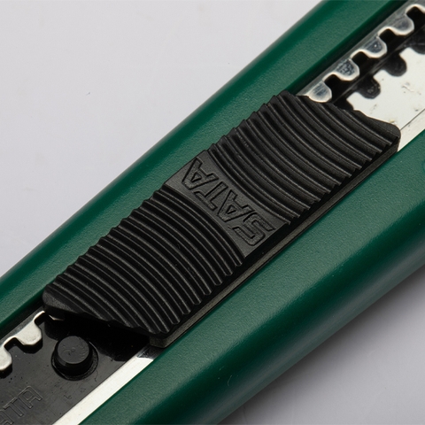 Dao rọc giấy 18mm Sata 93422A cán nhựa giá rẻ