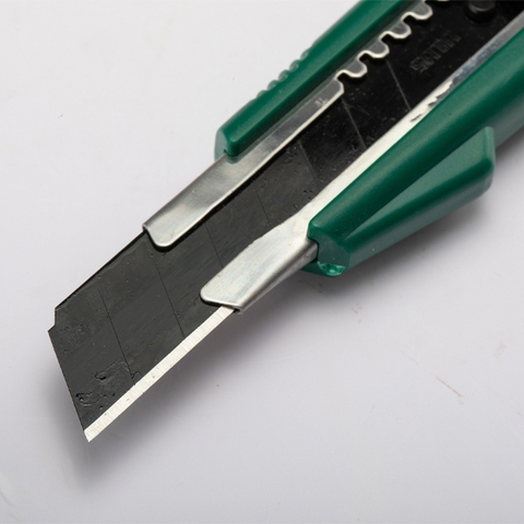 Dao rọc giấy 18mm Sata 93422A cán nhựa giá rẻ