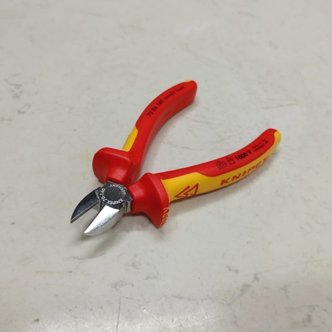 Kìm cắt mũi thon 140mm, cách điện 1000V Knipex 7006140