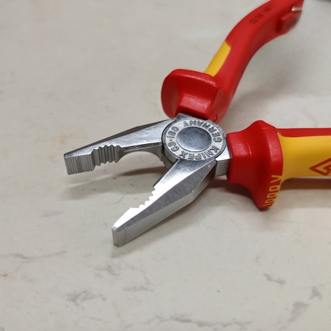 Kìm điện cách điện 1000V có móc treo Knipex 0306180T