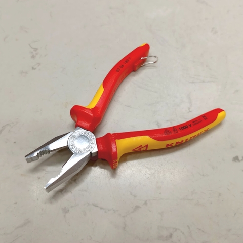 Kìm điện cách điện 1000V có móc treo Knipex 0306180T