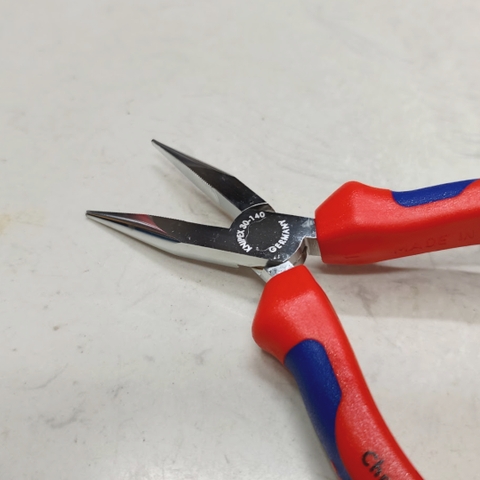 Kìm kẹp mũi nhọn 5140mm Knipex 3025140
