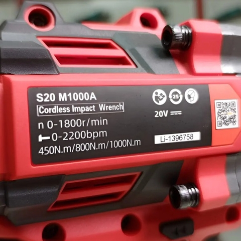 Máy bắn bu lông pin M21 1000Nm Sfunpro S20M1000A-4.0 (2 pin 4Ah + 1 sạc)