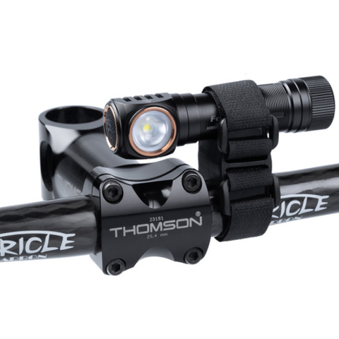 Đèn pin đội đầu V2.0 1600Lm tầm chiếu xa 162m pin 18650 Fenix HM61RV2