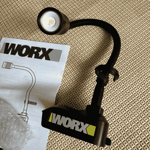 Đèn led để bàn dùng pin 20V Worx WU028.14.6B (1 pin 4Ah, 1 sạc 6Ah)