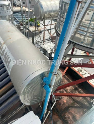 Thợ Sửa Máy Nước Nóng Năng Lượng Mặt Trời Tại Nhà TPHCM (24/7 Giá Tốt)