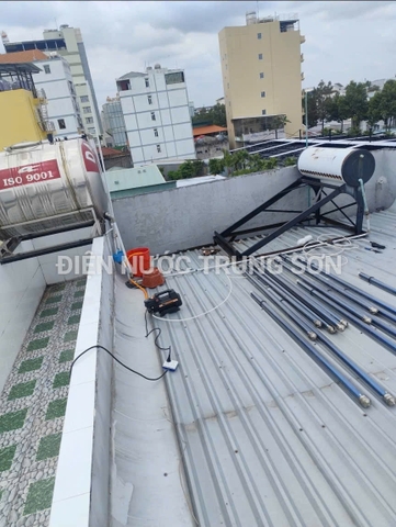 Thợ Sửa Máy Nước Nóng Năng Lượng Mặt Trời Tại Nhà TPHCM (24/7 Giá Tốt)