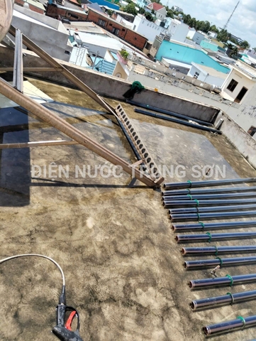 Vệ Sinh máy Nước Nóng Năng Lượng Mặt Trời Tại Nhà TPHCM: Uy Tín, Chuyên Nghiệp