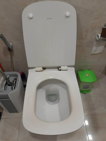 Thợ sửa bồn cầu bị rò nước tại nhà