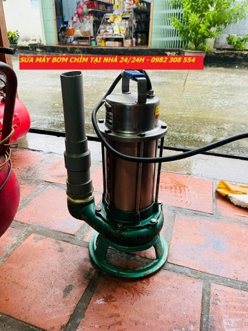 Thợ sửa máy bơm chìm tại nhà