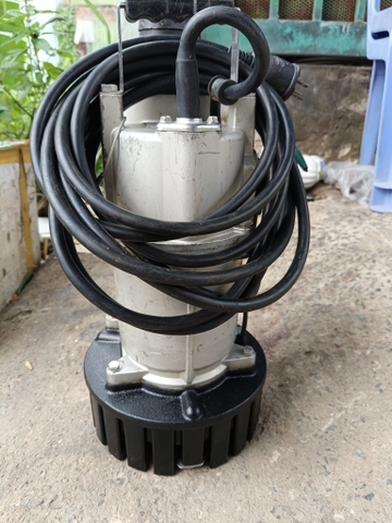 Thợ sửa máy bơm chìm tại nhà