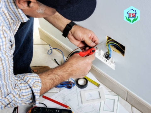 Thay lắp ổ cắm điện tại nhà