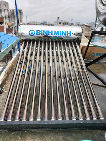 Thợ sửa máy năng lượng mặt trời tại nhà
