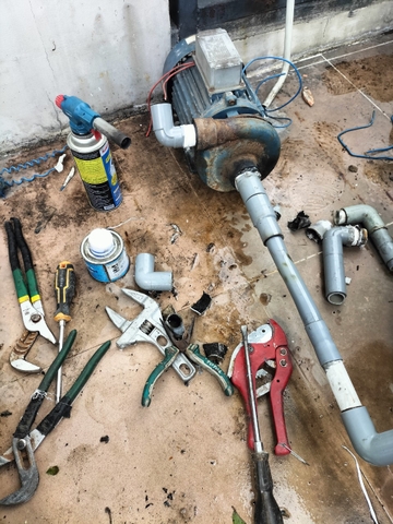 thợ sửa máy bơm chìm tại quận 4