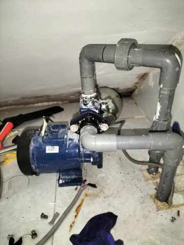 thợ sửa máy bơm nước tại nhà