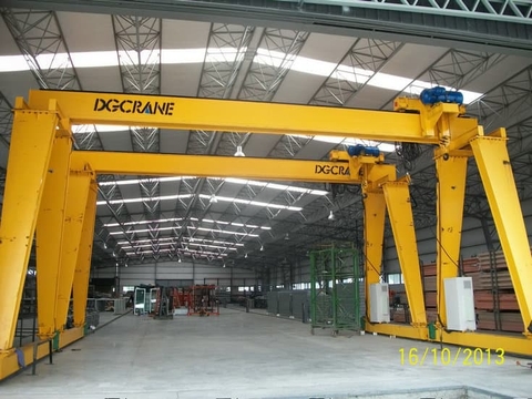 cần cẩu giàn đơn