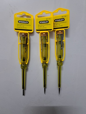 SPARK DETECTING SCREWDRIVER