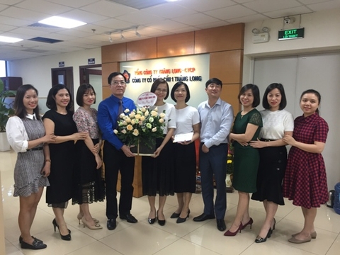 Lãnh đạo Công ty chúc mừng chị em văn phòng nhân kỷ niệm 90 năm ngày thành lập Hội LHPN Việt Nam 20/10/1930-20/10/2020