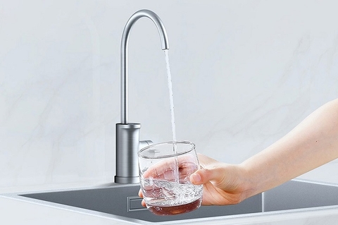 Máy lọc nước sao lại có váng? Nguyên nhân và cách để khắc phục?