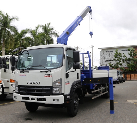 Xe cẩu Isuzu FRR650 - Tải trọng 4.9 tấn - Thùng dài 6m