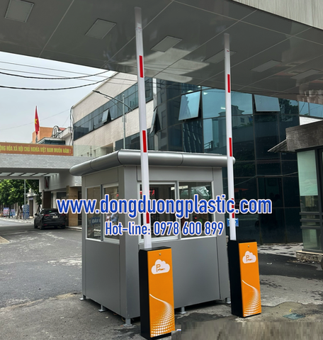 Barrier điều khiển bằng động cơ điện dùng để dừng đỗ giao thông đường bộ