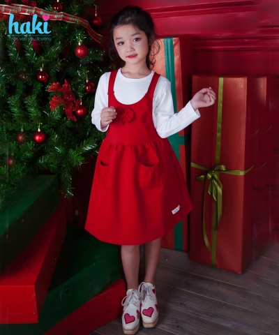 Váy yếm đỏ