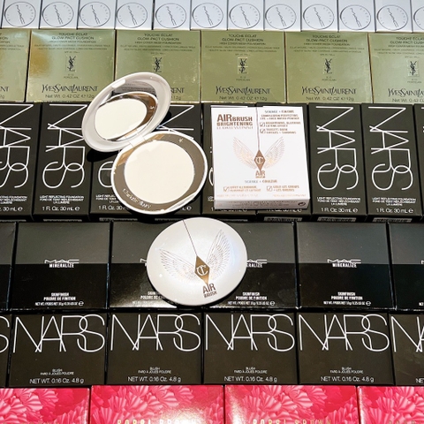 Phấn nén Charlotte ( Vỏ Trắng ) Airbrush Brightening Flawless Finish Powder