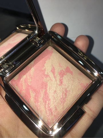 Má Hồng Hourglass Ambient