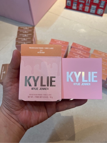 Má Hồng Kylie Jenner