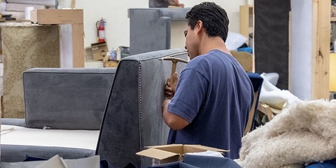 Thay đổi ngoạn mục cho bộ sofa cũ kỹ với dịch vụ bọc sofa tại nhà