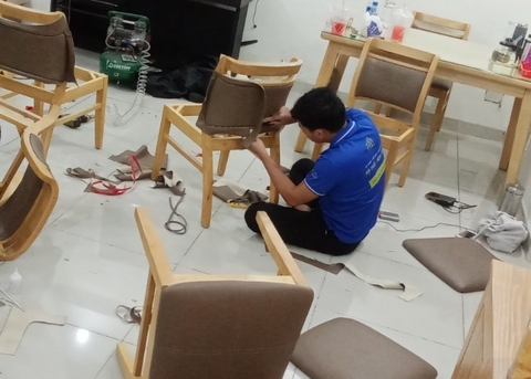 Bọc ghế ăn bằng da simili tại nhà Chung Cư Thái An quận 12